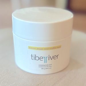 Tiber River body scrub